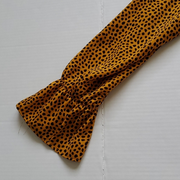 Glamorous Giraffe Print Button Down crop top - Picture 5 of 12